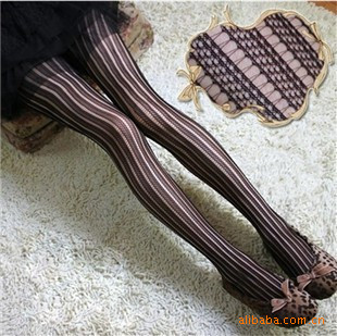 2001 was thin European and American retro vertical stripes fishnet stockings