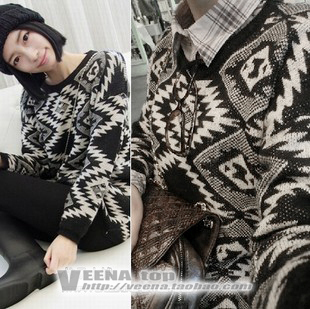 2012 fashion british style geometry rhombus black-and-white pullover sweater loose thick sweater