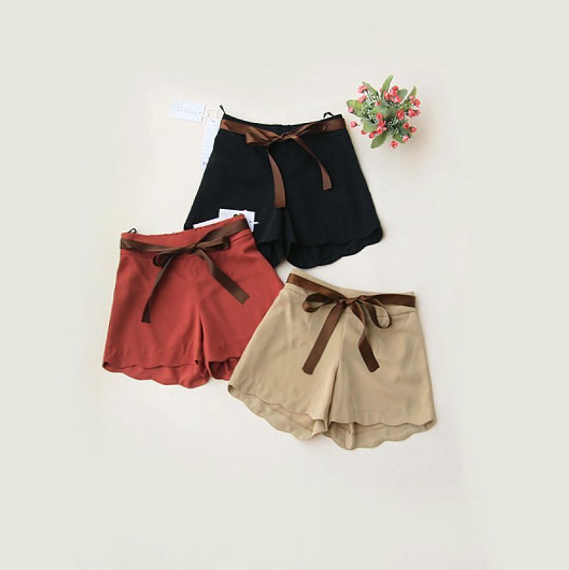 2012 fashionable casual Women high waist ruffle loose pants shorts