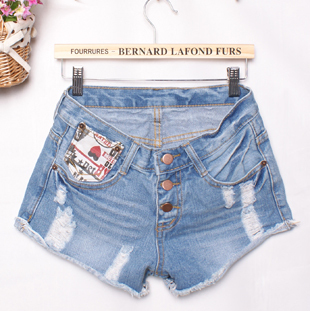 2012 light color loose distrressed fashion mid waist denim shorts female beggar pants