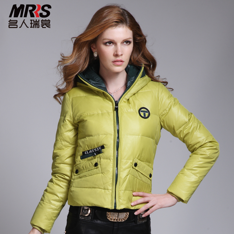 2012 winter down coat female glossy with a hood short design sports down coat 12719