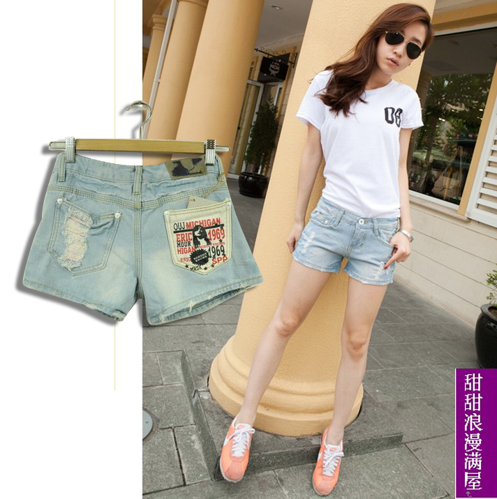 2013 883103 casual fashion hole pocket sticker water wash light blue denim shorts