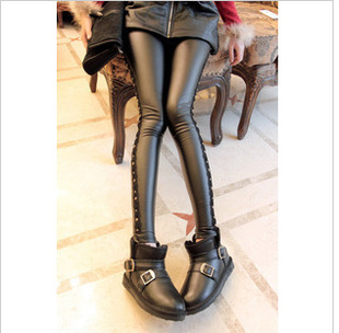 2013 fashion rivet japanned leather legging thickening