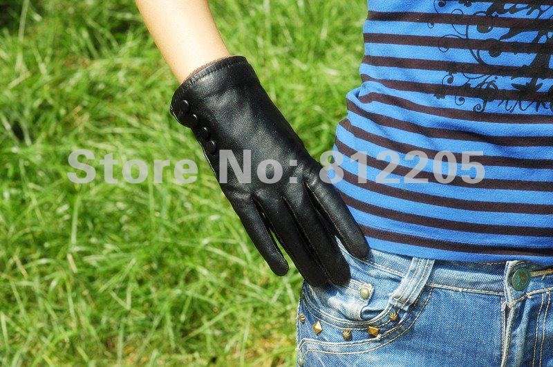 2013 Free shipping Wholesale ladies/women fashion genuine black goat leather gloves with button  024-1