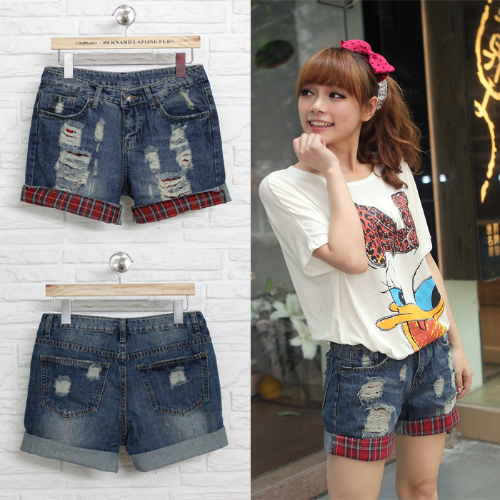 2013 loose hole roll-up hem grid cloth denim shorts female