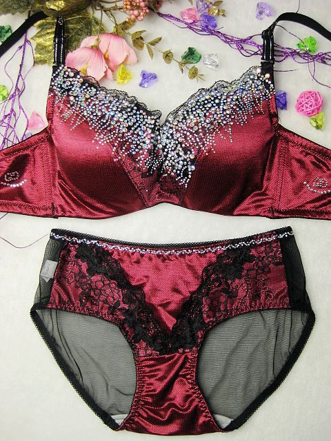 2013 new arrival exclusive design sexy rhinestone decorated bra sets