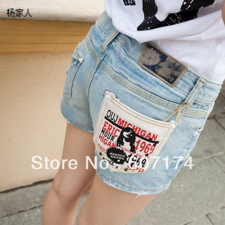 2013 New British Style Elegant ladies all-match wearing white retro finishing water wash portrait letter hole jeans shorts