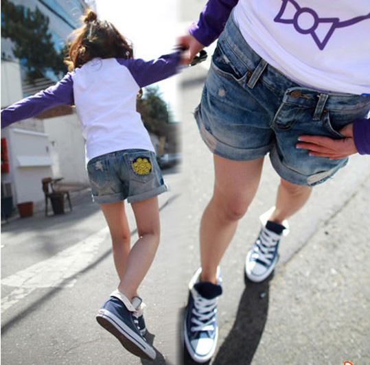 2013 smiley hole wearing white roll-up hem denim shorts 379868 high quality