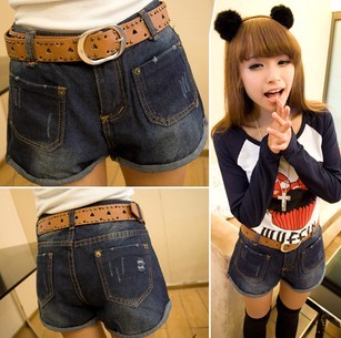 2013 spring loose roll up hem patch pocket water wash retro finishing distrressed women's denim shorts 5029