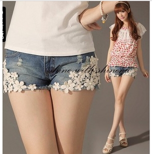 2013 spring women's loose plus size boot cut jeans lace decoration distrressed denim shorts