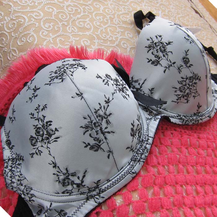 A4 shopping cart noble satin Light gray print thin sponge underwear bra 80c85c big