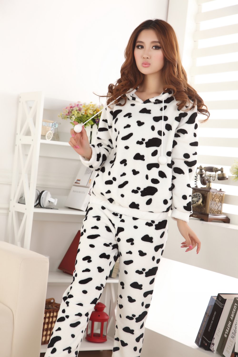 Autumn and winter cartoon leopard print cow coral fleece sleepwear female with a hood long-sleeve clothes home