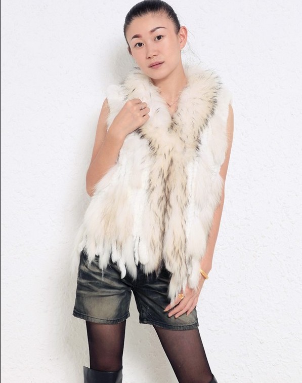 Autumn and winter fashion white Real Knitted Rabbit Fur coat Waistcoat warm Gilet with Raccoon fur Vest sleeveless jacket