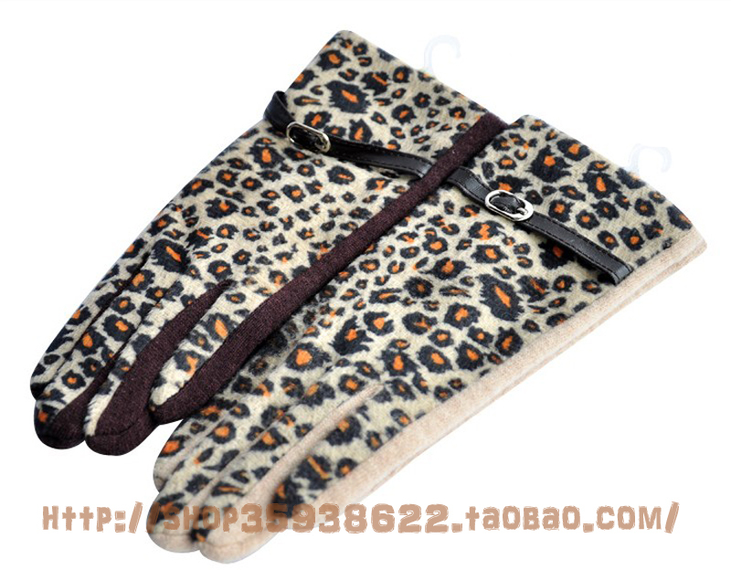 Autumn and winter women's leopard print fashion all-match leather buckle on cashmere wool five fingers gentlewomen thermal