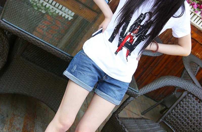 Beading hole leisure loose denim shorts