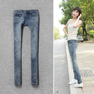 Blue whisker wearing white pencil pants classic decorative pattern roll up hem skinny pants boot cut jeans female trousers 3011