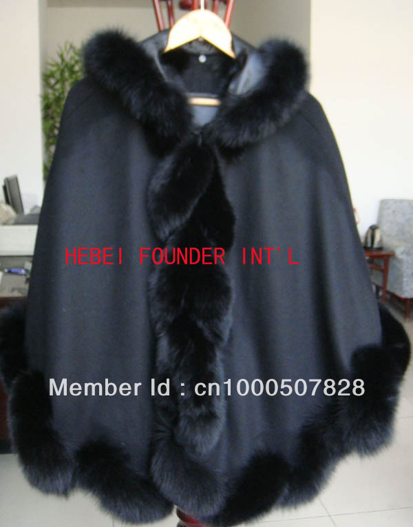 Cashmere cape with fox  fur trim