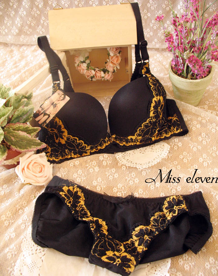 Elegant embroidered push up side gathering strengthen sexy black underwear bra set