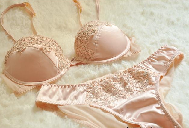 Fashion underwear silks and satins water soluble flower baroque embroidery bra set