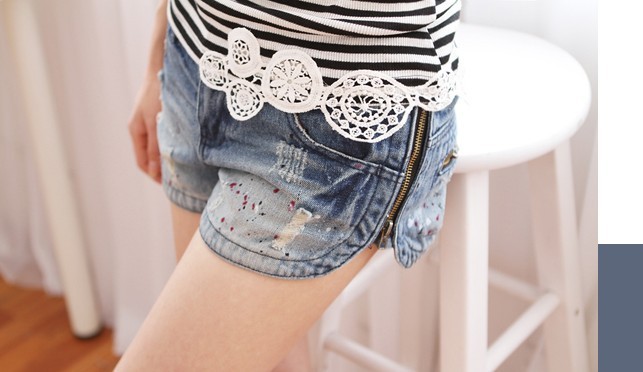 free shiping 2013 new Han edition on both sides of the zipper design shorts Fashion Worn out design female jean shorts