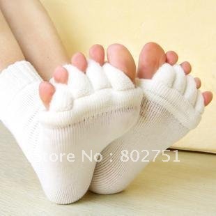 Free Shipping 10pairs/lot Happy Feet Foot Alignment Socks As Seen On TV Comfy Toes Sleeping Socks Massage Five Toe Socks