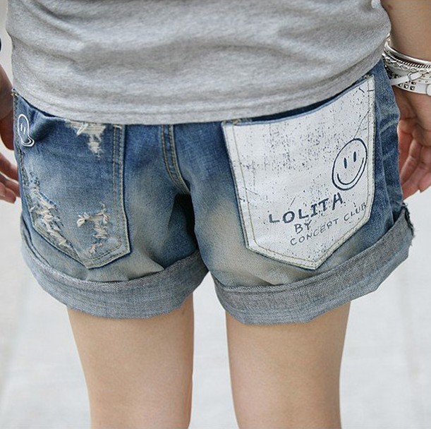 Free Shipping 120 2011 smiley wearing white roll-up hem denim shorts hole 379866 high quality wholesale