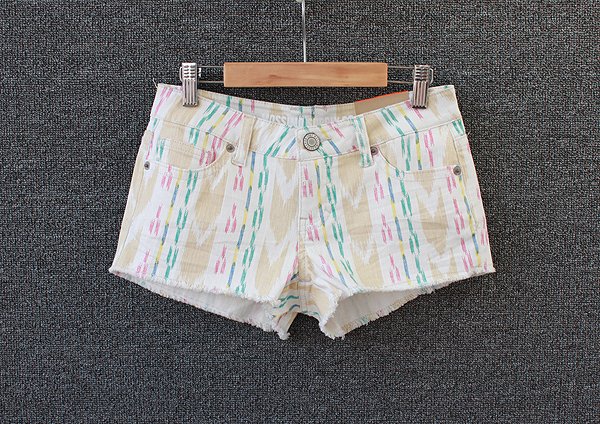 Free shipping- 2012 AMIO fashion depreciating Multiple colors moben casual Women shorts