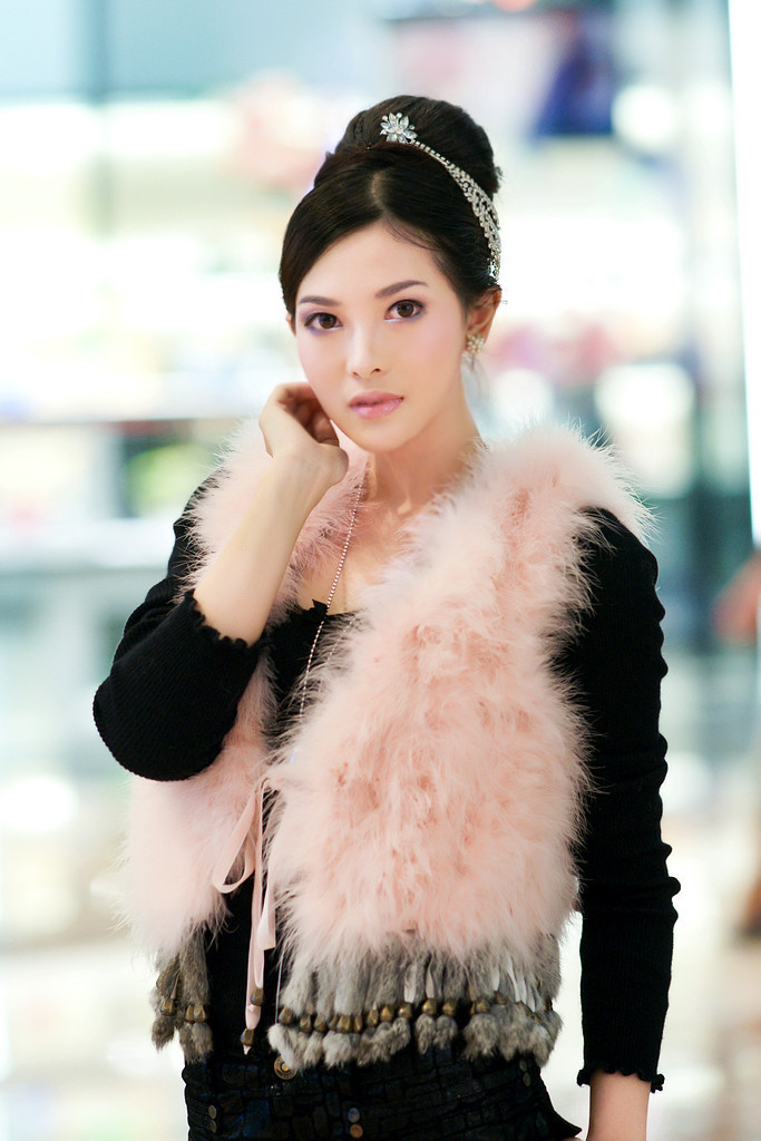 Free shipping 2012 fur vest female card ostrich wool short design flamingly sexy pure