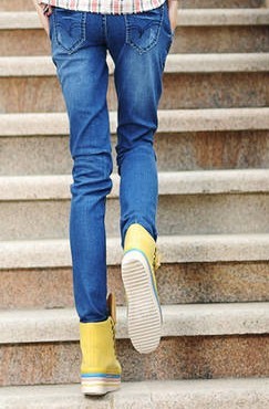 Free shipping 2013 Autumn and winter, large elastic thin slim Korean feet pencil jeans ladies trousers Zichao fashion YWK037