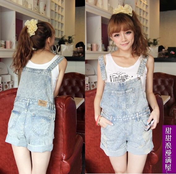 Free Shipping 2013 summer women's c2229 wearing white personalized light blue denim shorts suspenders high quality wholesale