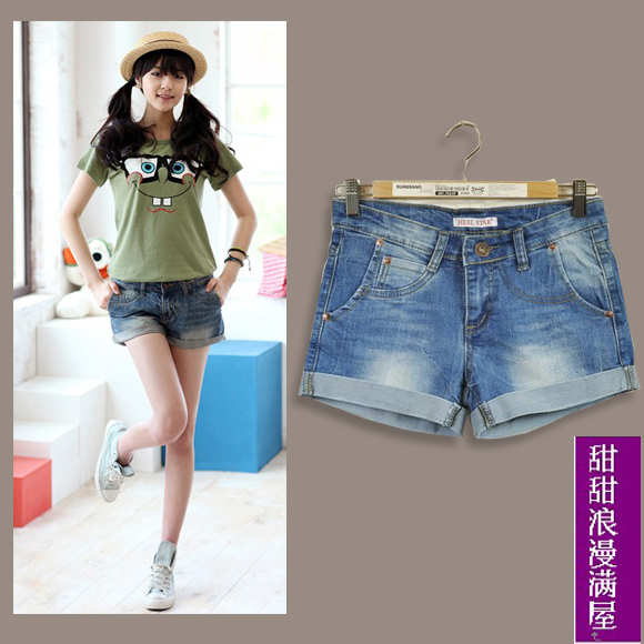 Free Shipping 2013 summer women's water wash 88303 pleated hem roll up wearing white Dark Blue denim shorts