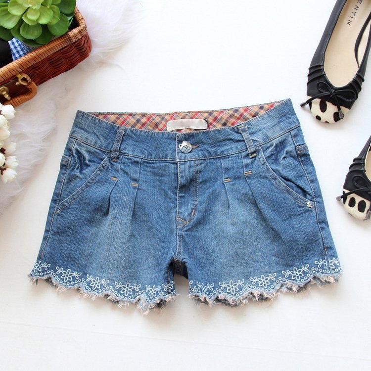 Free shipping! F4-2 summer 2012 gentlewomen embroidery flower bow women's denim shorts hot trousers