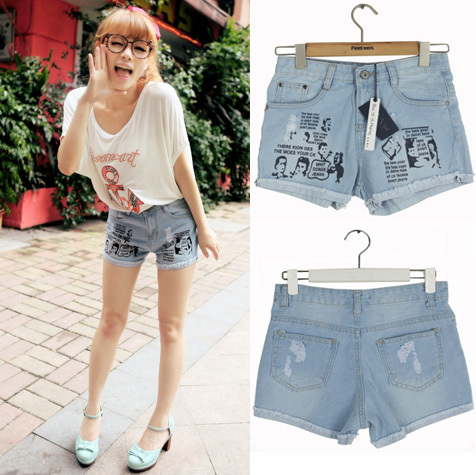 Free shipping, Fashion 2013 cartoons letter pattern wearing white light color roll up hem denim shorts 09908