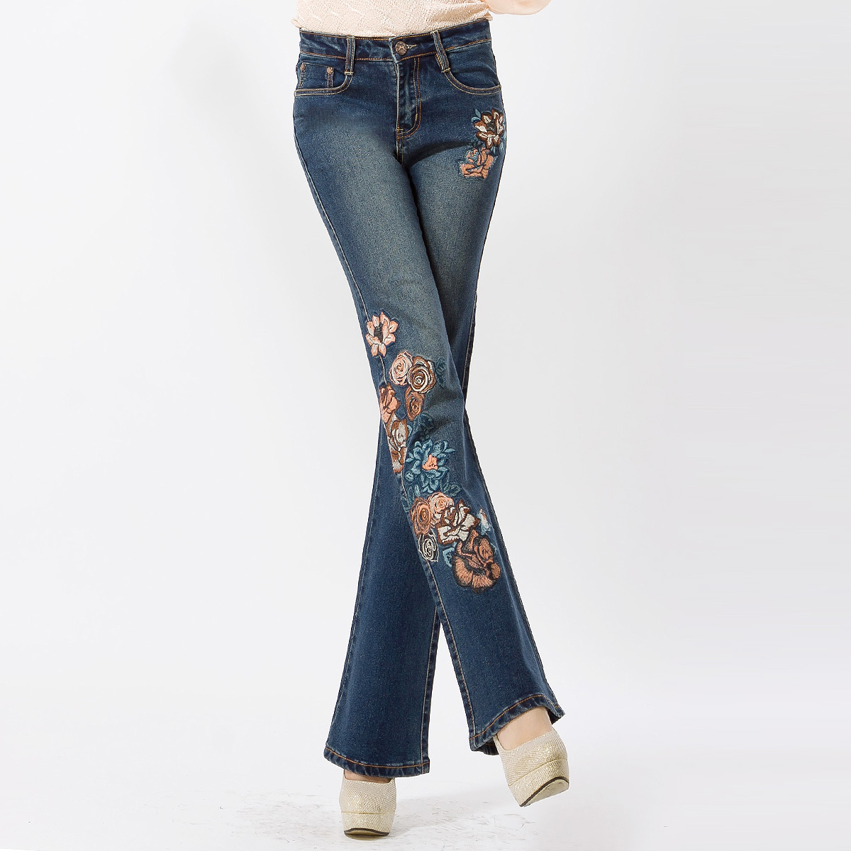 Free Shipping female retro hole butt-lifting jeans roll up new folk style embroidery stretch slim slightly flared fants3 - 3115