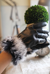 Free shipping hot sales beautiful fashion elegant genuine rabbit fur leather ladies gloves winter faux leather mittens