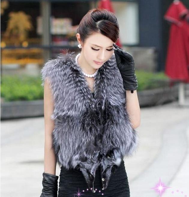 Free Shipping Hot Selling Silver Fox Fur Vest Fox Fur Vest with Fox Heads Factory Price