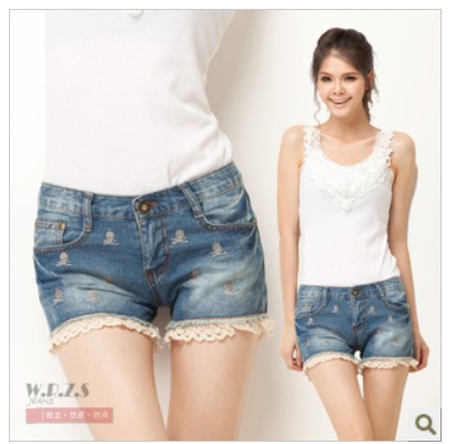 free shipping skull heads with lace edge denim shorts new fashion design