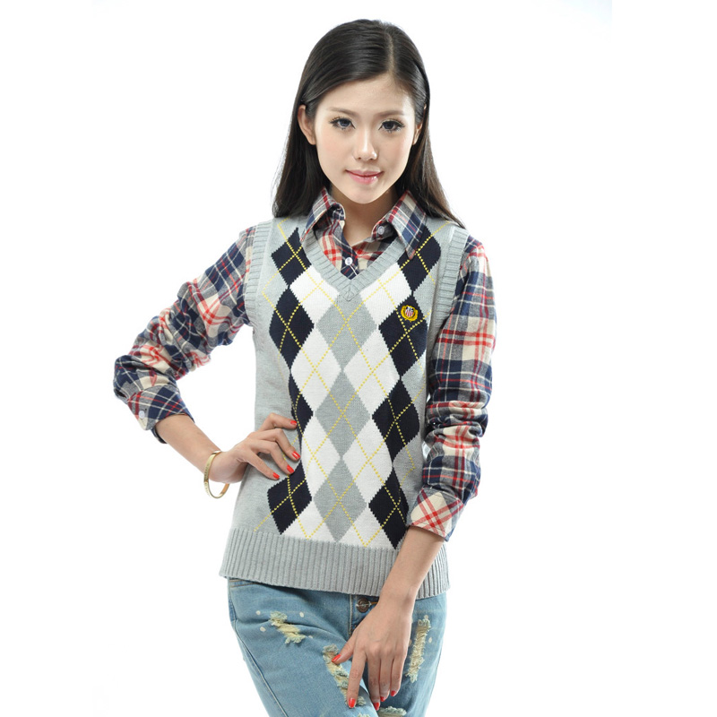 Free shipping Sweater vest female knitted fashion sweater V-neck vest yarn waistcoat grey square grid