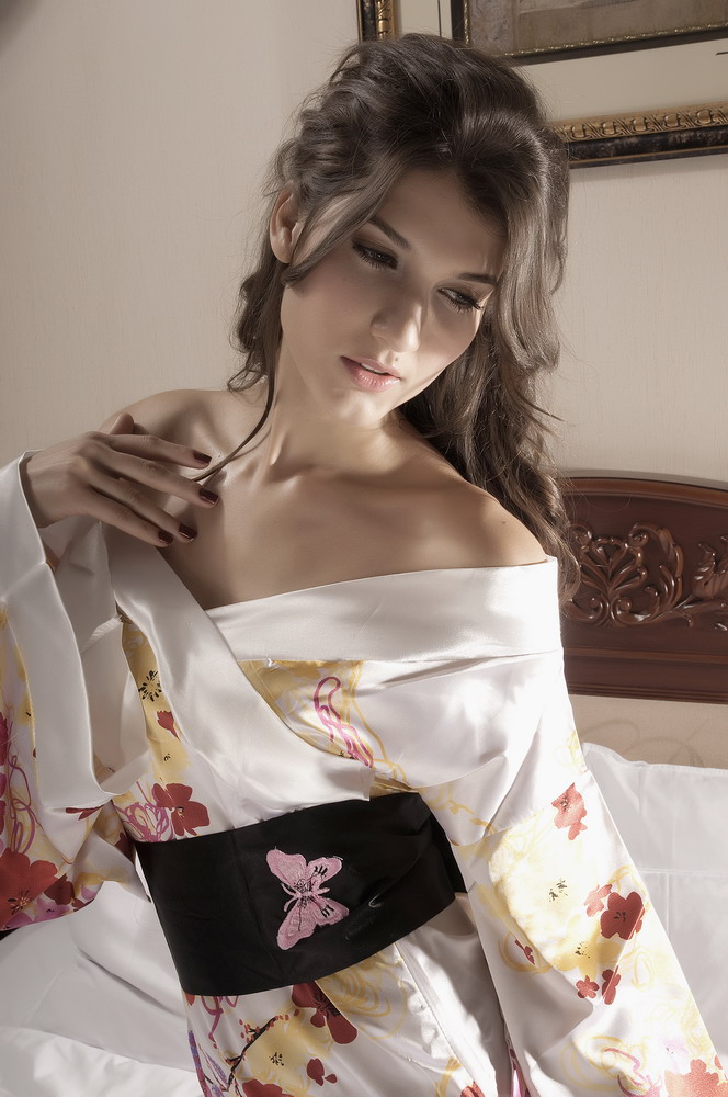 Free shipping the fashion sexy ladies long-sleeved nightgown bathrobe sauna  Japanese kimonos