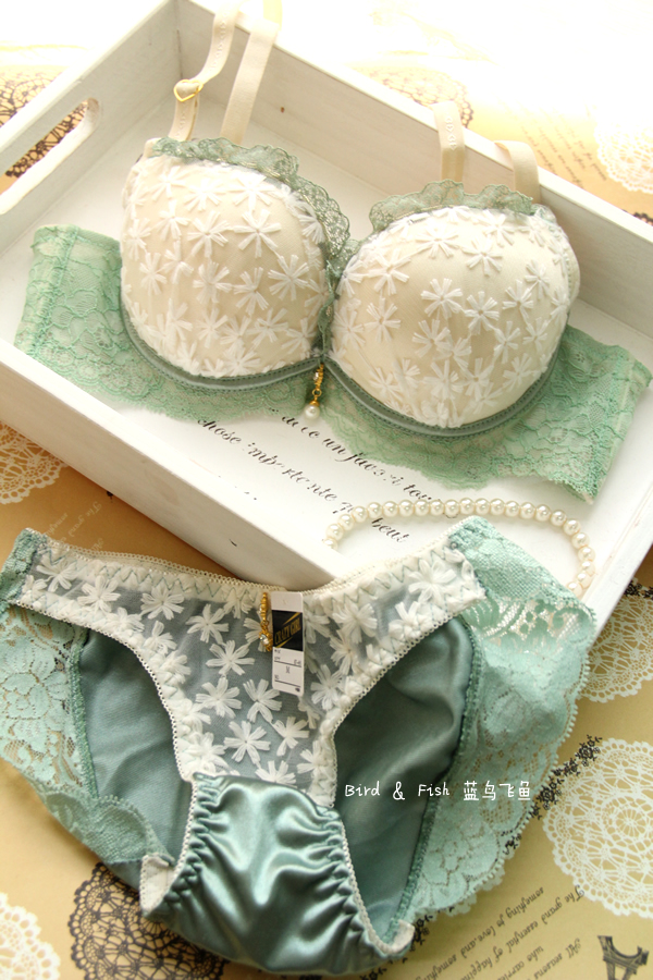 free  shipping  Underwear fresh green small underwear set 3 breasted push up bra set bra