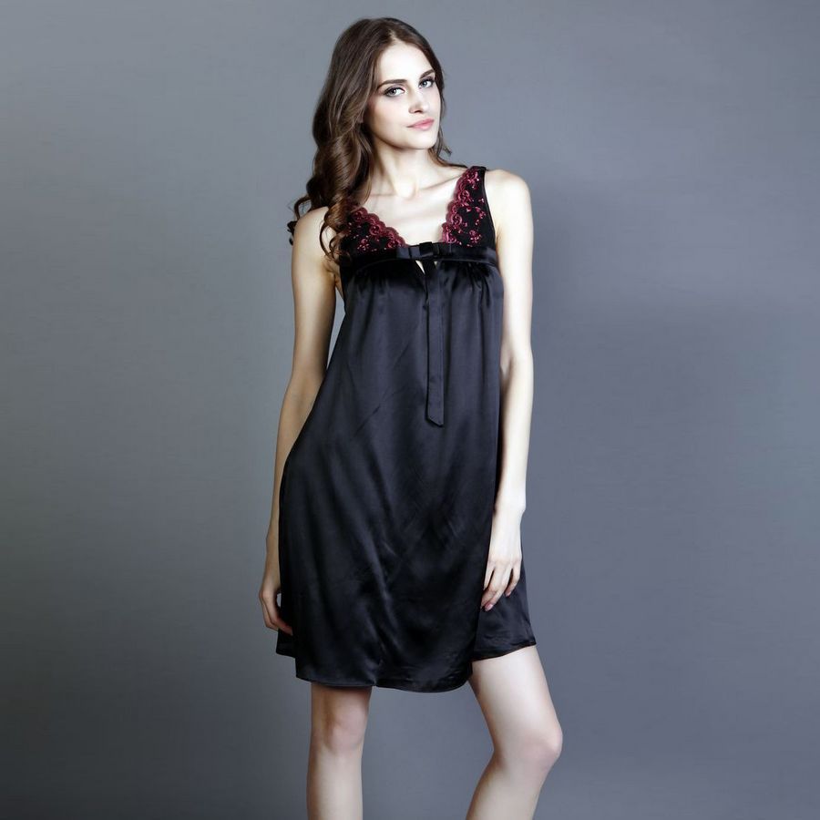 free shipping Wire mulberry silk double spaghetti strap sexy women's nightgown 11177