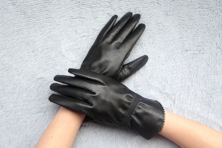 Free Shipping Women's Genuine Sheep Skin Leather Gloves Black Glove Winter Glove Design Small Wave Cuff