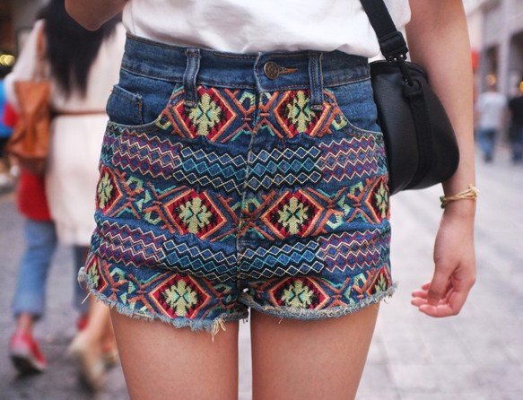 Free shopping   Woman fashion color embroidery fit denim shorts TB 2118