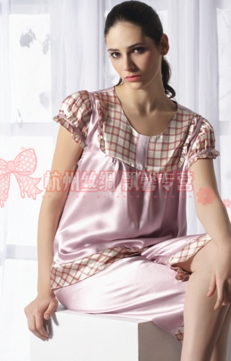 freeshipping Silk laciness plaid short-sleeve capris set sleepwear at home service 0951