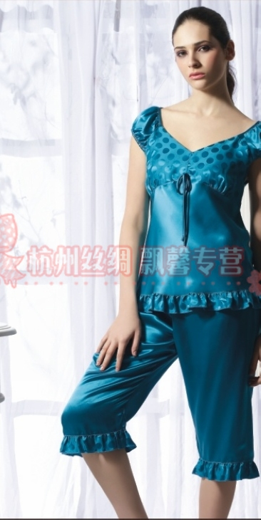 freeshipping Silk sexy V-neck spaghetti strap knee-length pants set sleepwear at home service ye0960