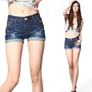 Hot sale! Free shipping Womens skinny skull head rolled edge dark denim shorts significantly thinner