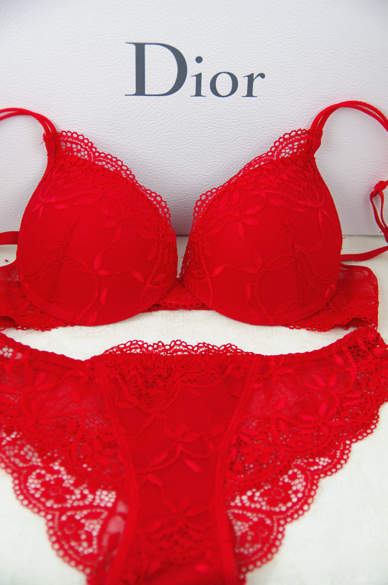 Is red festive married push up lace bra sexy set