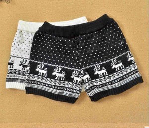 Japanese VIVI magazine models SLY autumn and winter forest department shorts with cute snowflake sweater