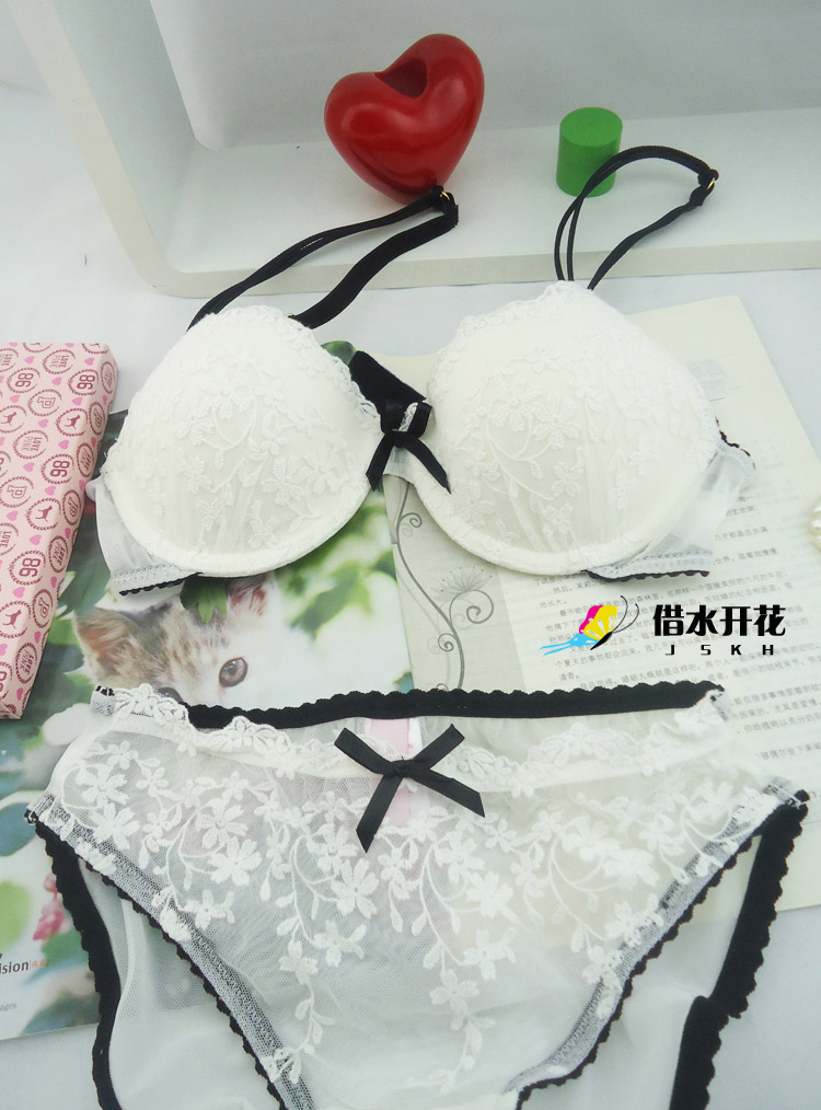 La enza sweet three-dimensional lace underwear bra set