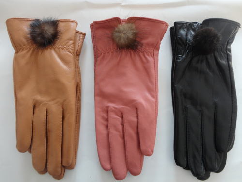 lady leather glove with polyester lining for cold winter